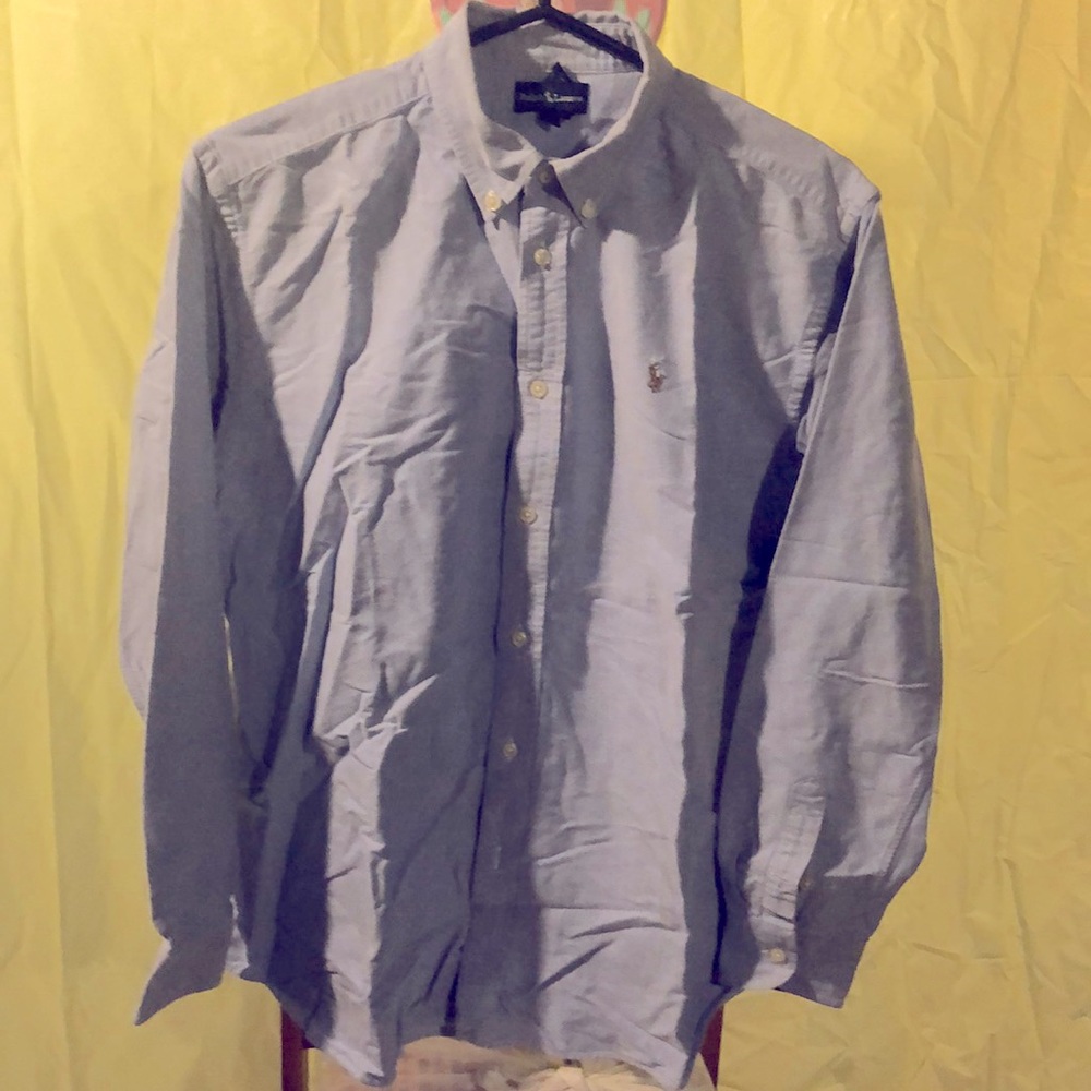 Long sleeve dress shirt.